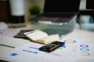 Financial report with data presentation for expense and budget analysis